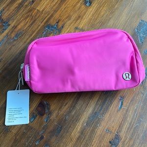 Lululemon Everywhere belt bag-nwt